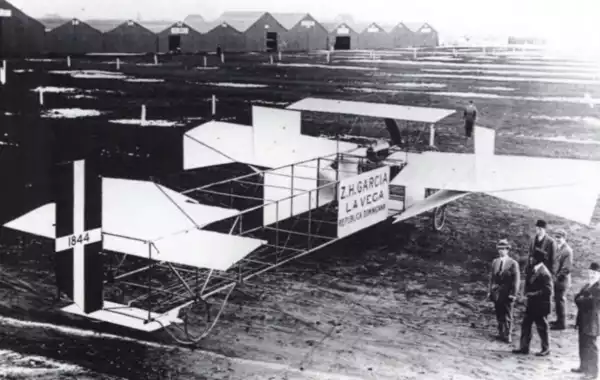Zoilo Garcia Polyplane at Hempstead Plains Field, 1912
