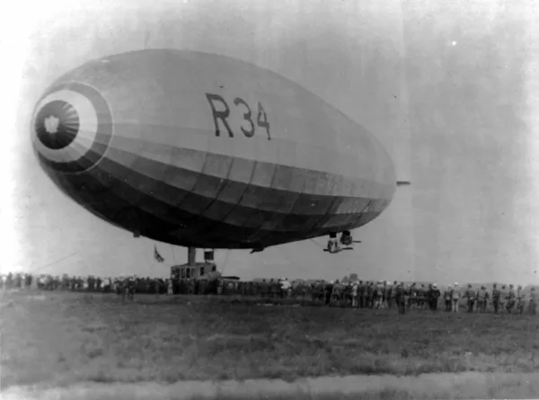 R34 landing at Mineola