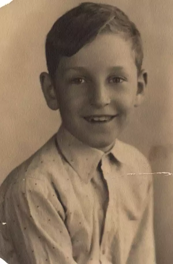 Lee as child
