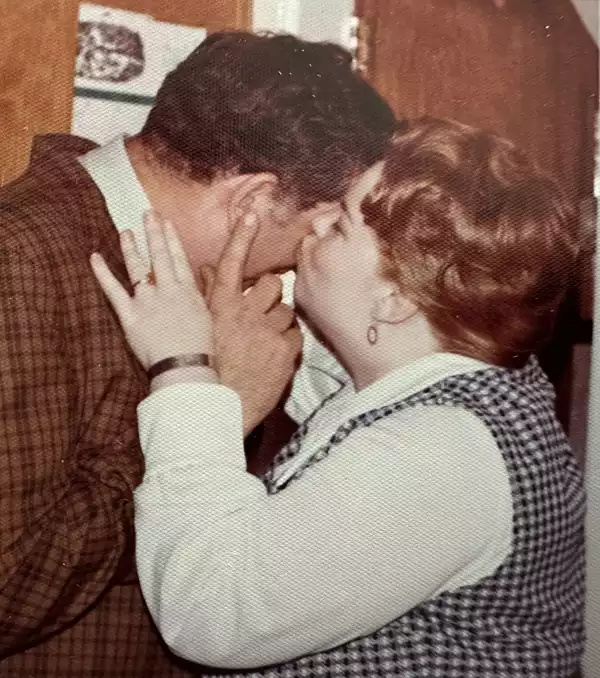 Ginger kissing Lee