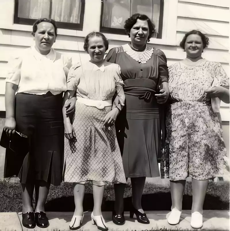 Vicki's mother and other women