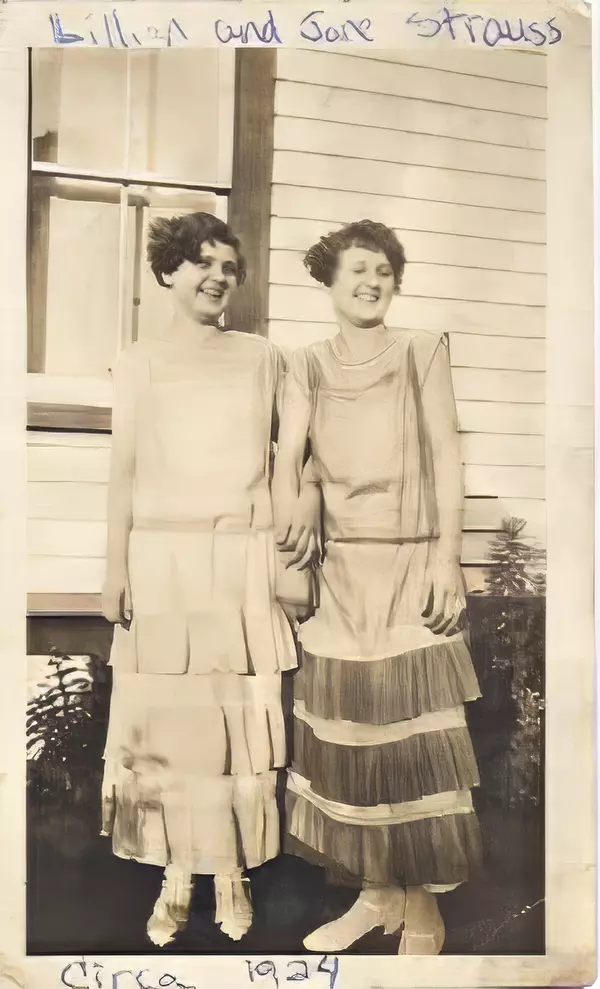 1924 Lillian and Jane Strauss